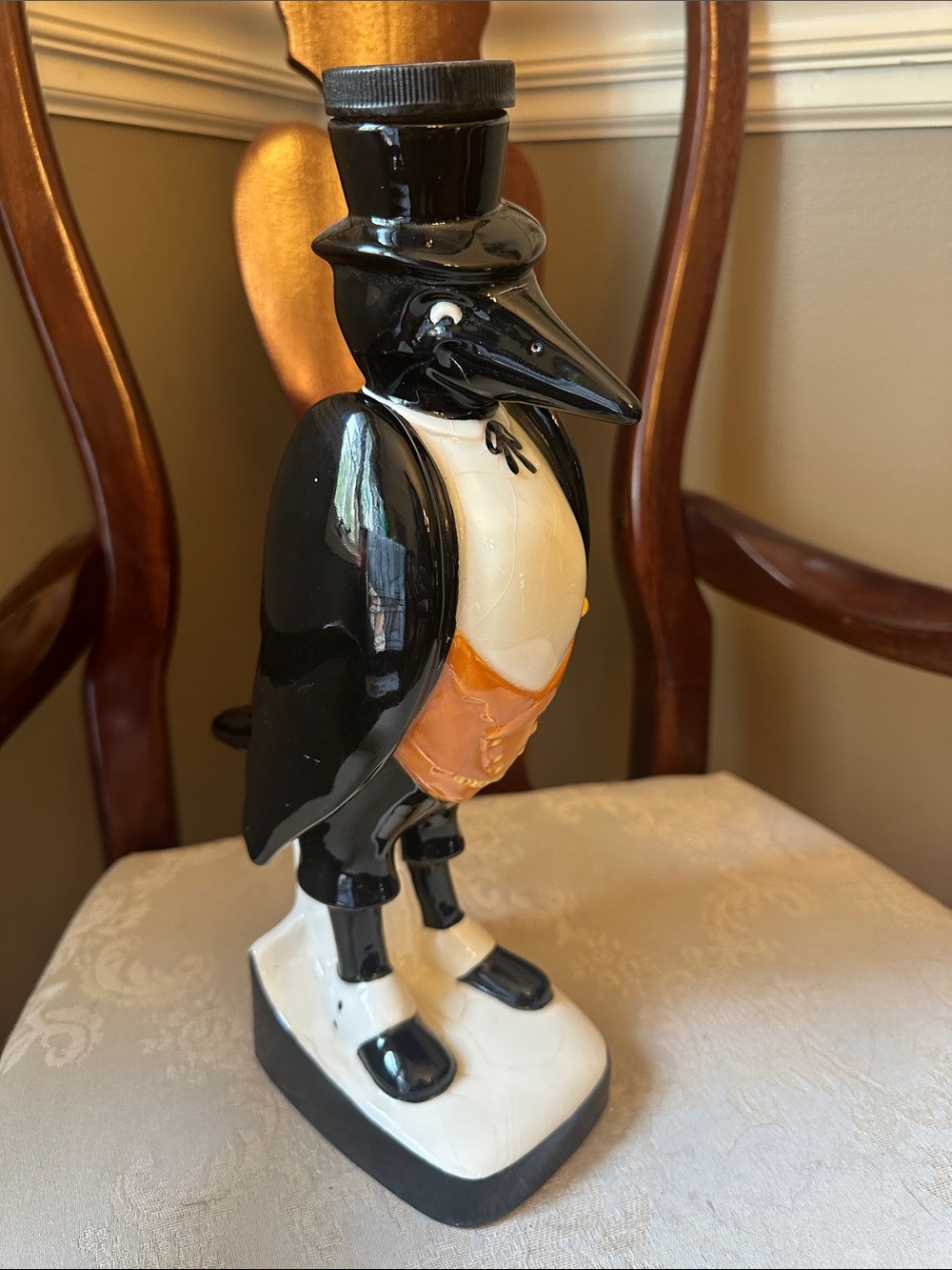 Royal Doulton England Old Crow Kentucky Bourbon anthropomorphic decanter 1970s